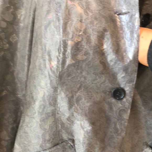 Raincoat: button up, Lace detail - Picture 8 of 9